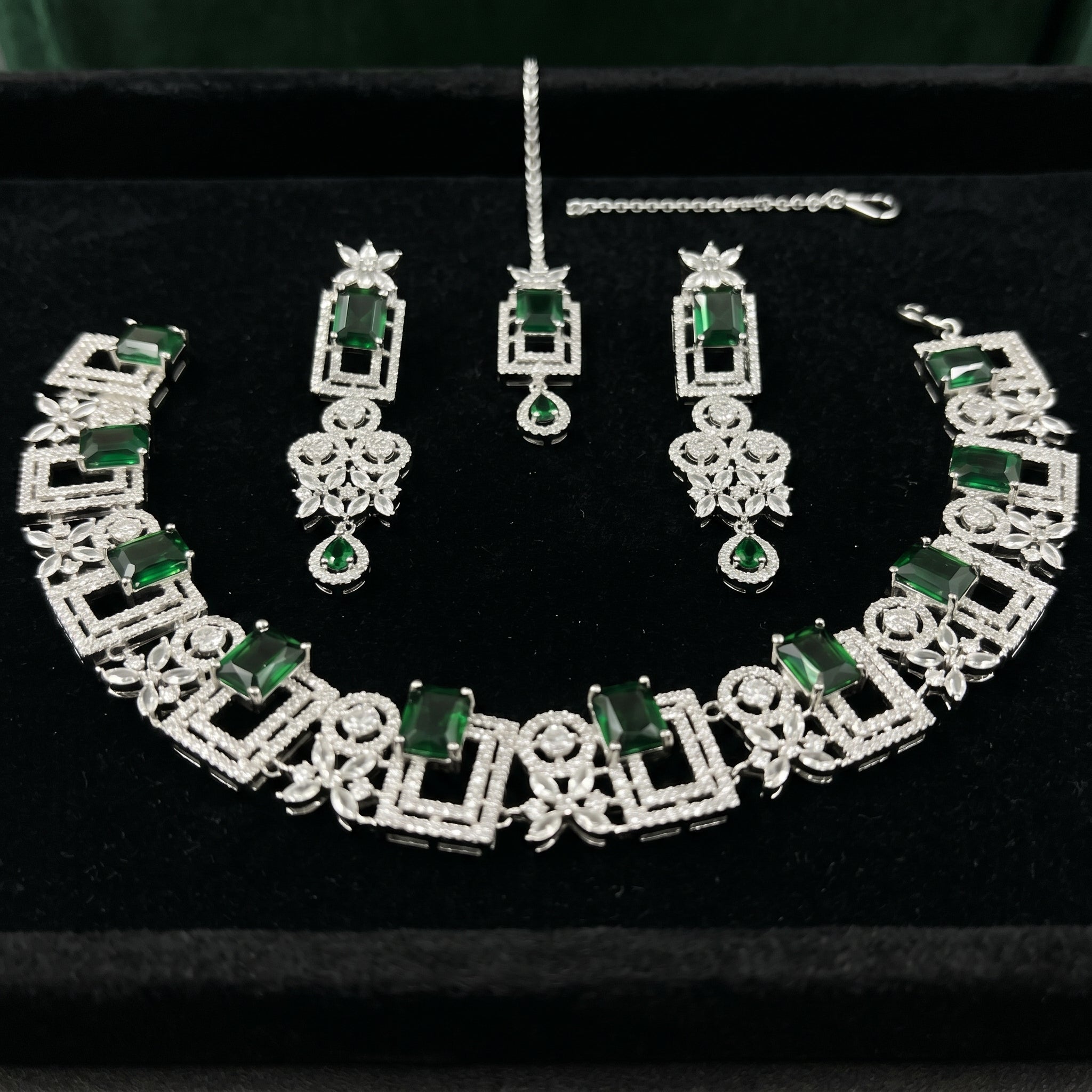 Emerald Diamond Geometric Choker Necklace Set