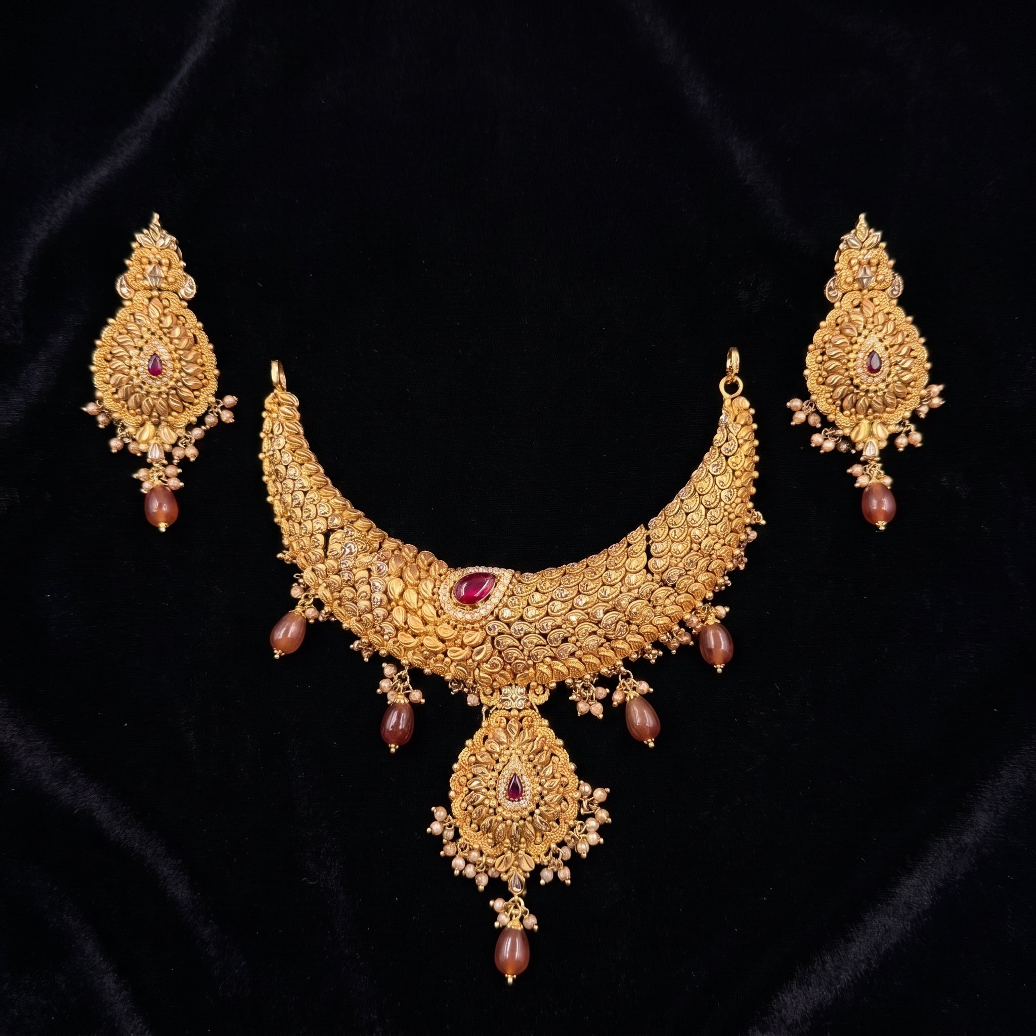 Antique Gold Textured Collar Bridal Set with Ruby Accent